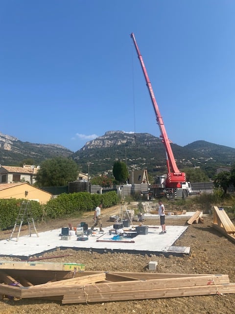 Fondations béton et fermettes bois